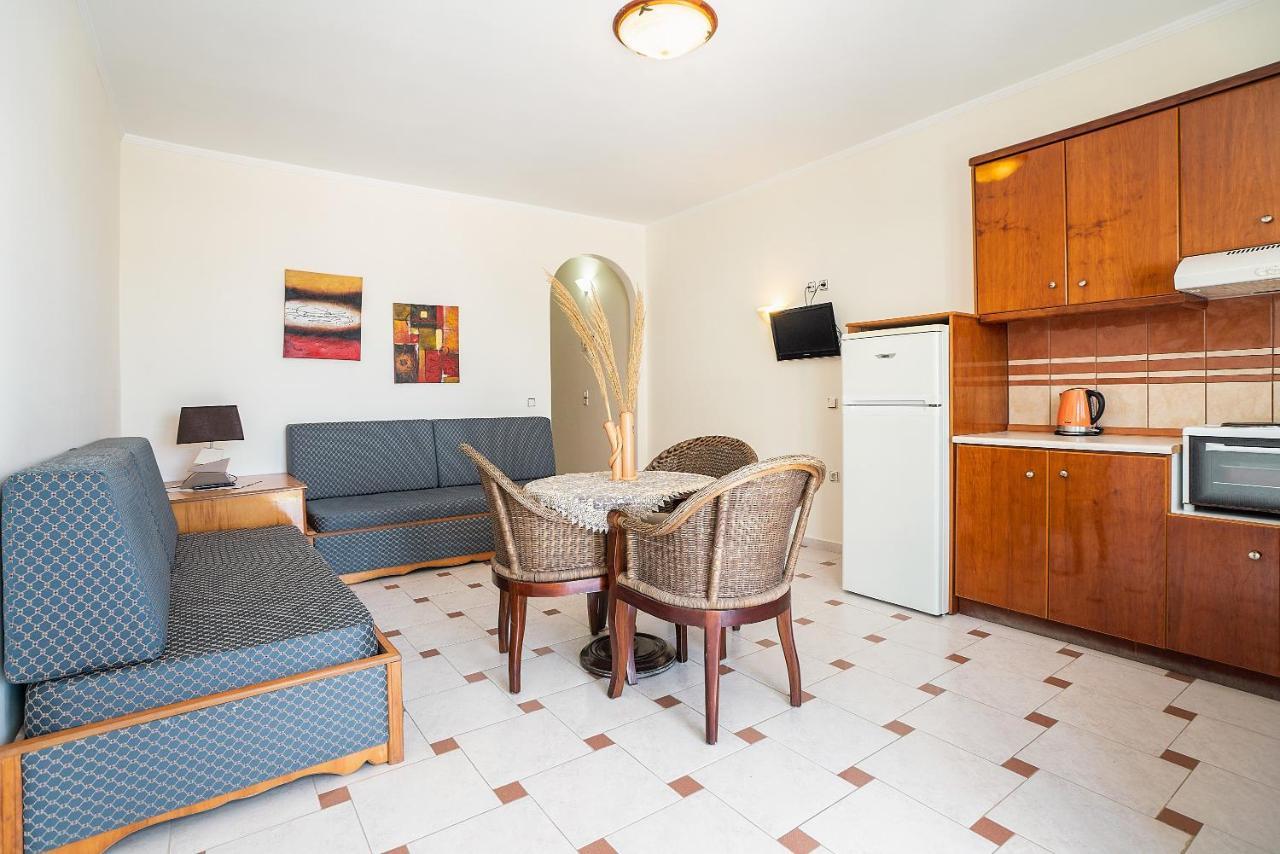 Livadia Beach Suite Extérieur photo